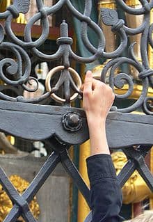 美泉-黃銅環(照片來自維基)