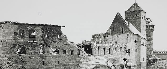 城堡被炸城廢墟(照片來自官網)